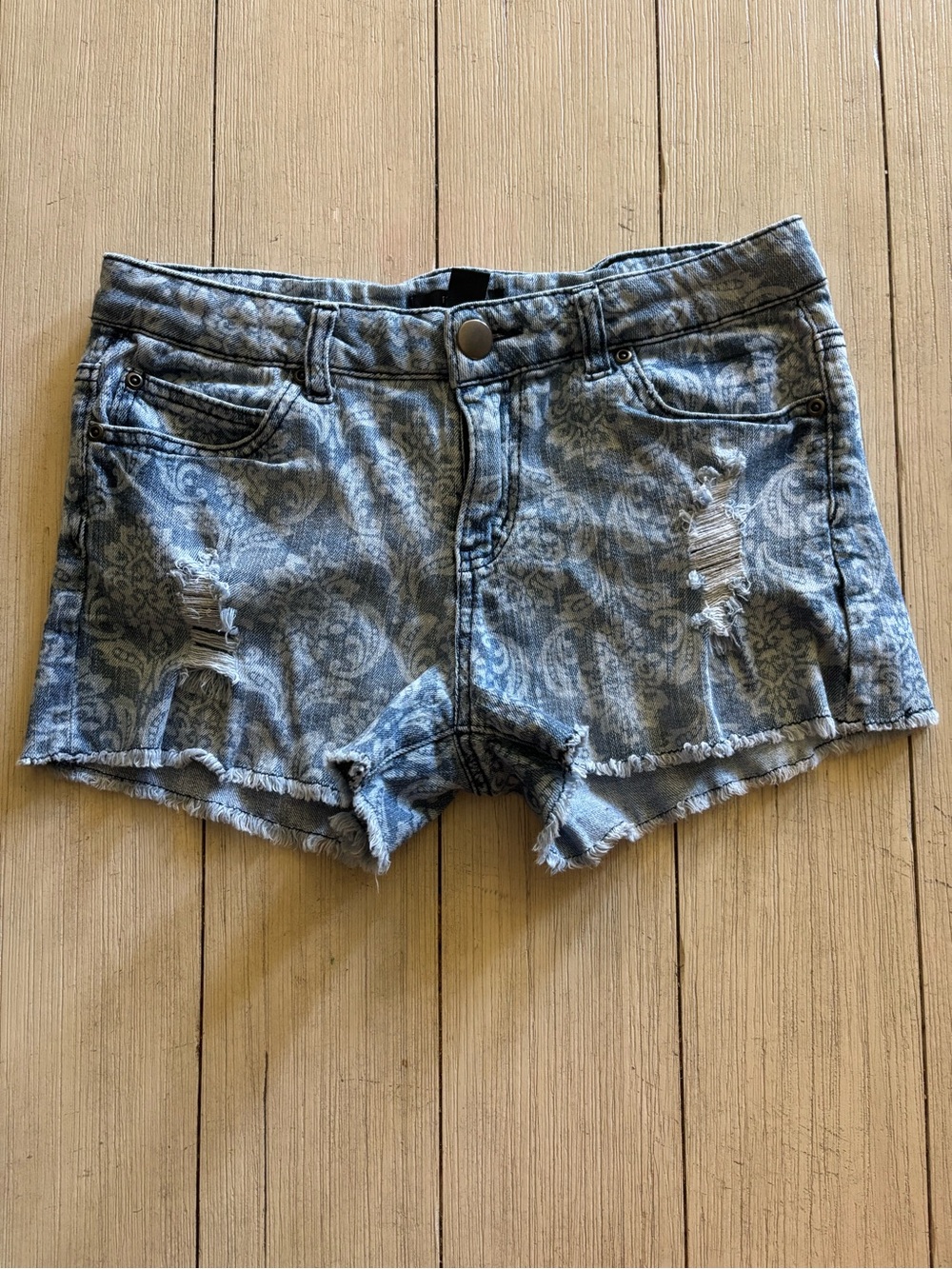 Forever 21 Printed Denim Acid Wash Paisley Cut Off Shorts Destroyed Size 28